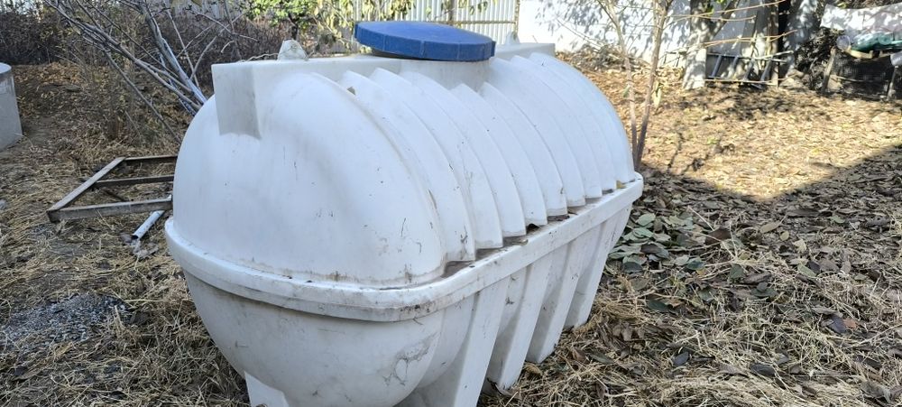 Бочка ёмкость 2 тонналик сотилади