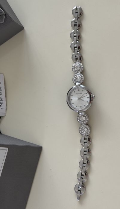 Часы Guess новые