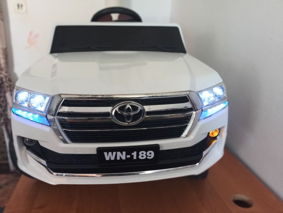 Машина с пультом управления