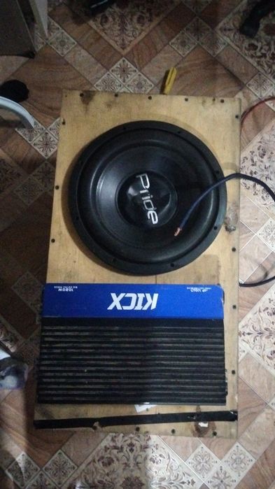 Продам два сабвуфера