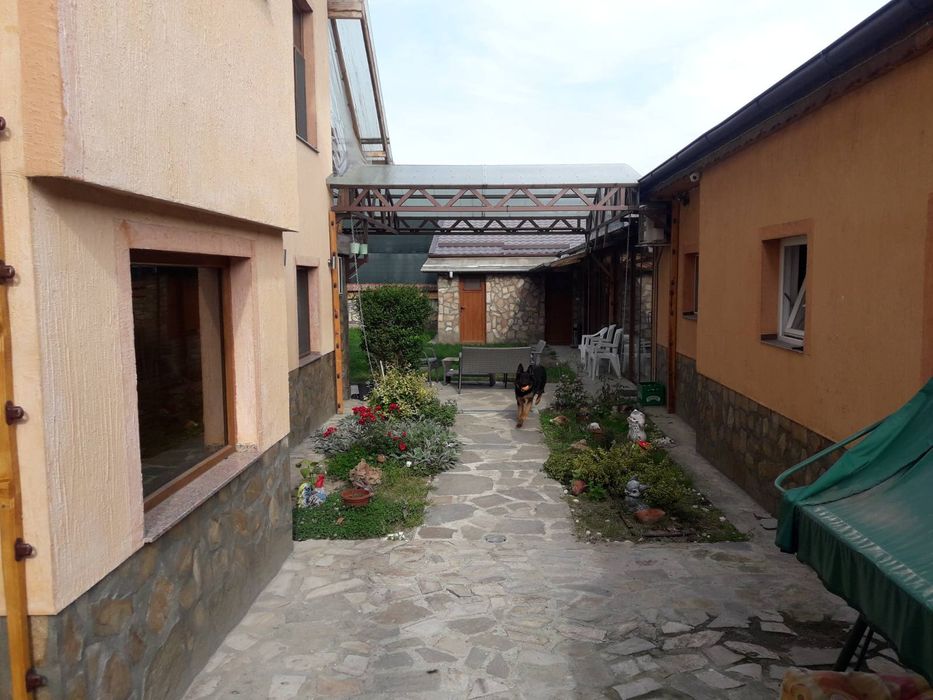 Продава се Къща в Русе, Централен южен район - 600 кв.м за 850 €/кв.м - Снимка #2