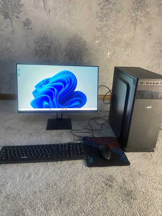 Kompyuter sotiladi! Izohda ma'lumot berilgan!