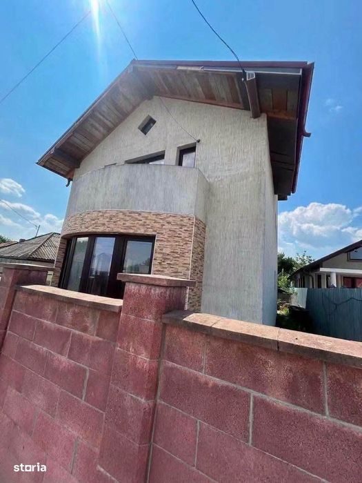 De vanzare casa in Roman si teren de 590mp, 5 camere, 218mp construiti