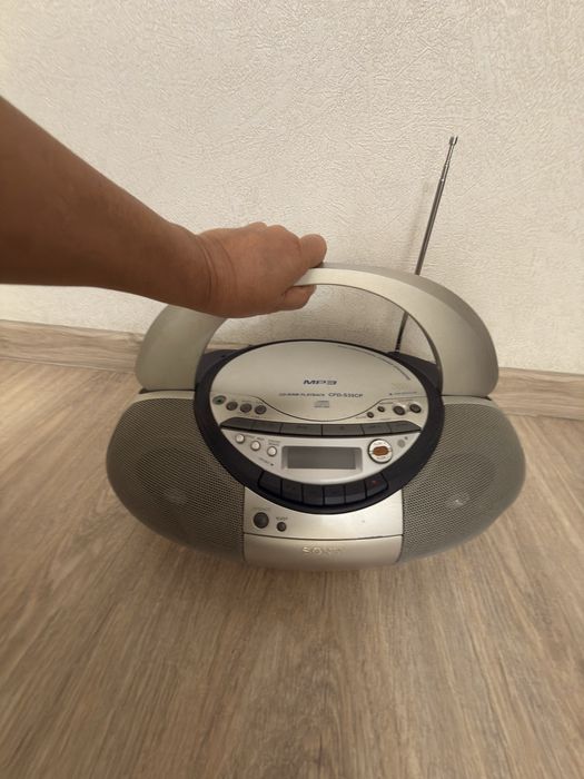 Бумбокс SONY  CD + магнитофон + радио