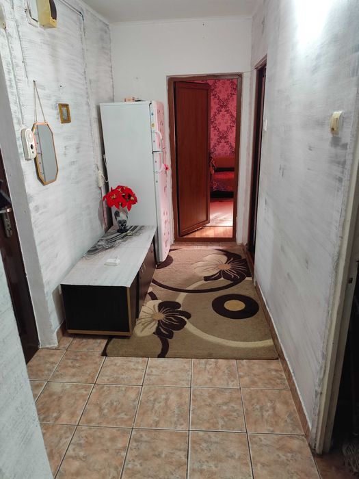 Închiriez apartament 2 camere decomandat