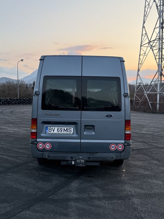 Ford Transit Multivan 2001 – 8+1 locuri, spațios și fiabil
