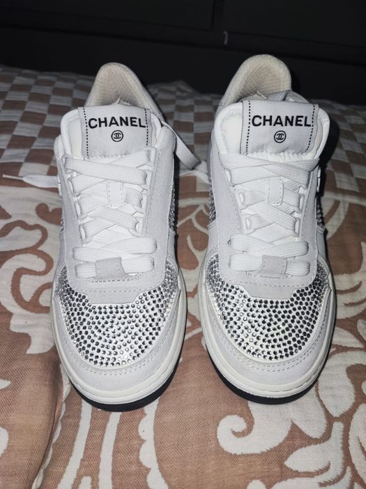 Кроссовки стильные