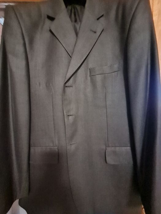 Vand costum barbatesc 80 lei