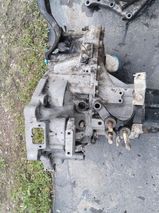 Продам кпп на мазду626 дизельную