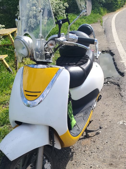 Scuter benzina Sym 4t 49 cc