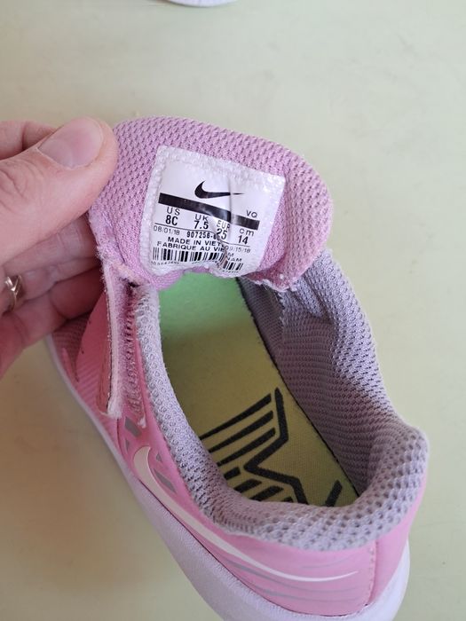 Lot încălțăminte fetițe mărimea 25: șlapi noi +pantofi piele tip barefoot + adidași Nike
