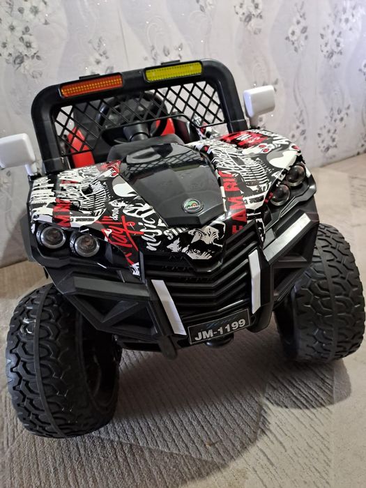 Продам детскую машину