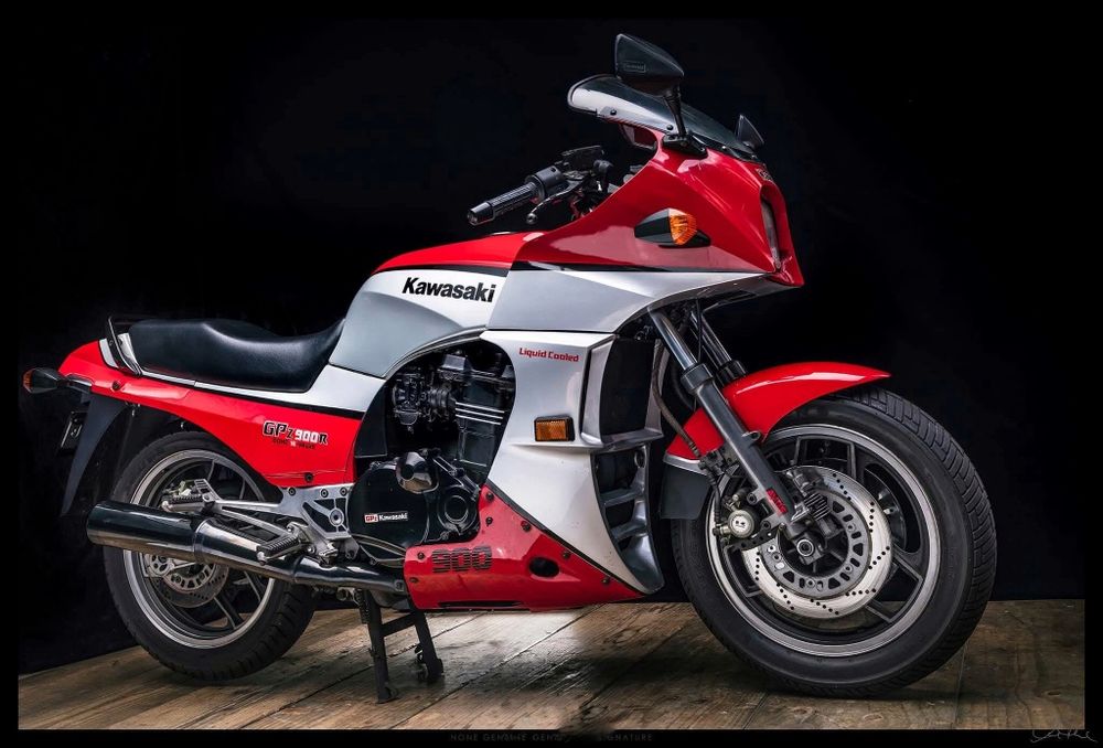 Kawasaki GPZ900R 1985 KM putini modelul din TopGun