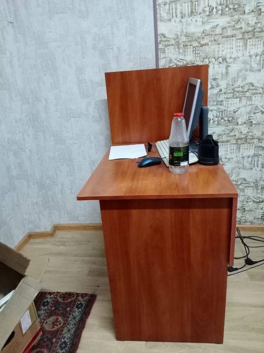 Продам компьютерный стол