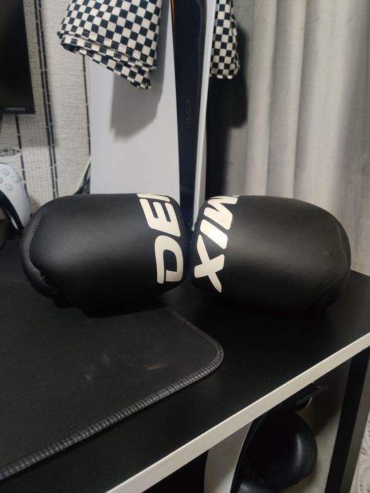 Продам боксерские перчатки