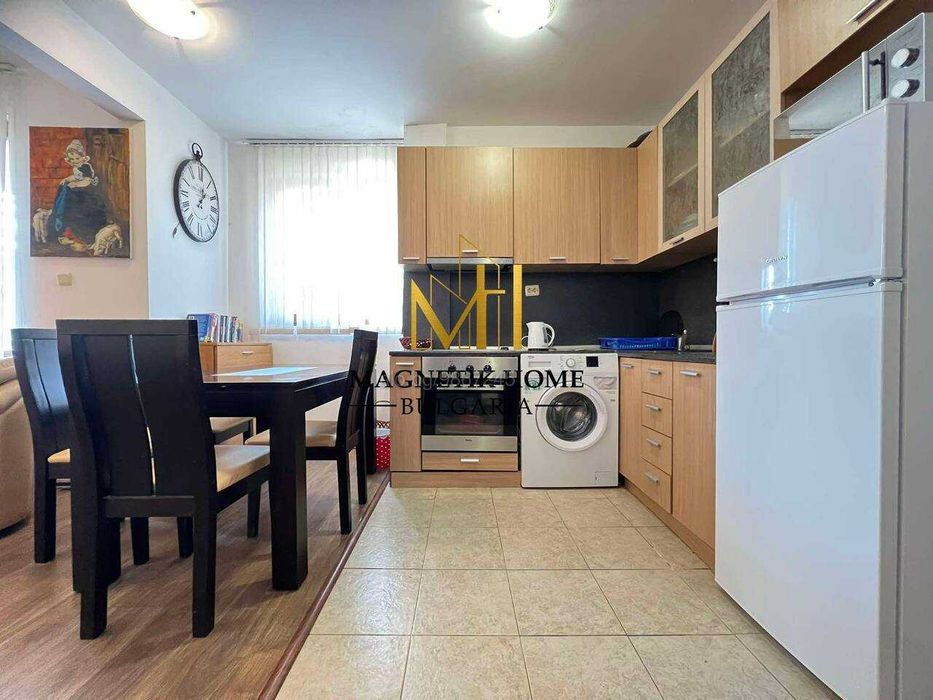 Страхотна двуетажна къща с паркомясто и басейн в ж.к. Сарафово