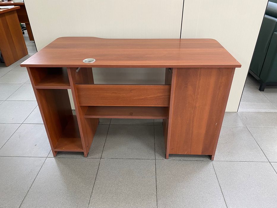 Срочно продам столы для офиса