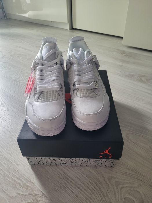 Air Jordan 4 "White Oreo"