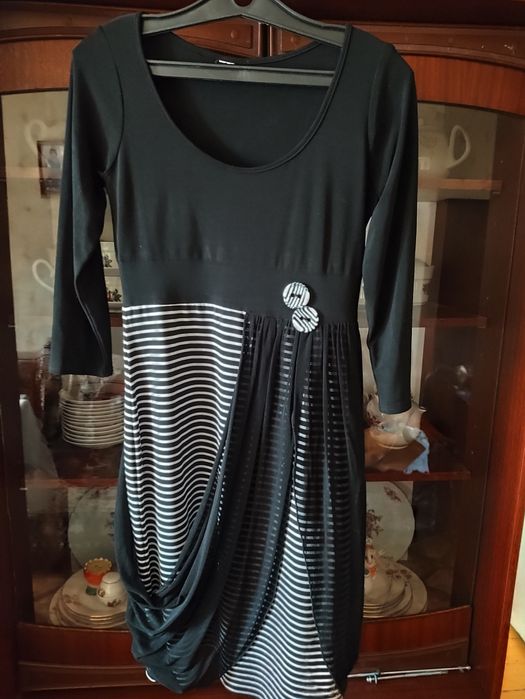 Продам женские платья.