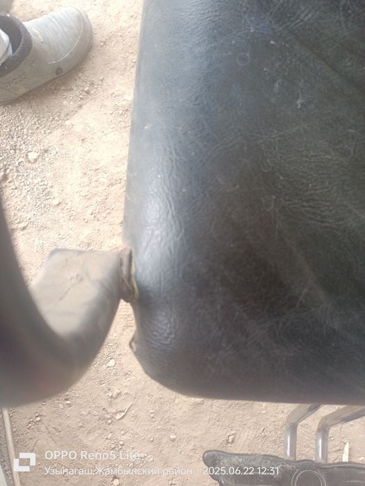 Продам парикмахерское кресло и зеркало