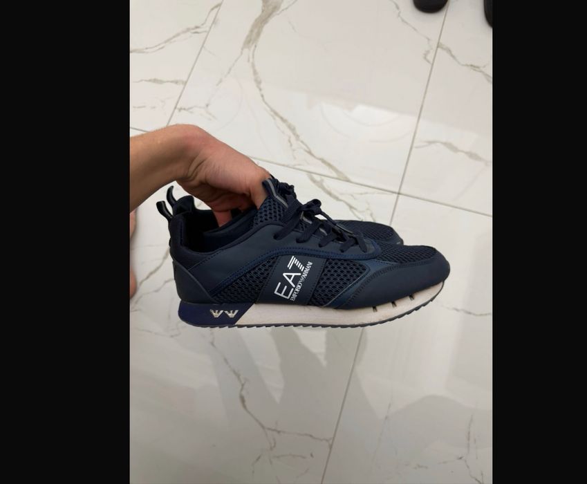 Продам кроссовки ea7