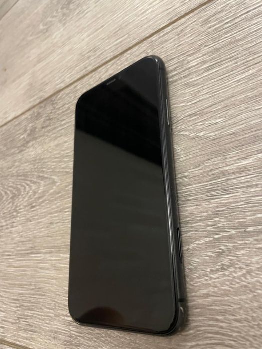 Продам Айфон 11