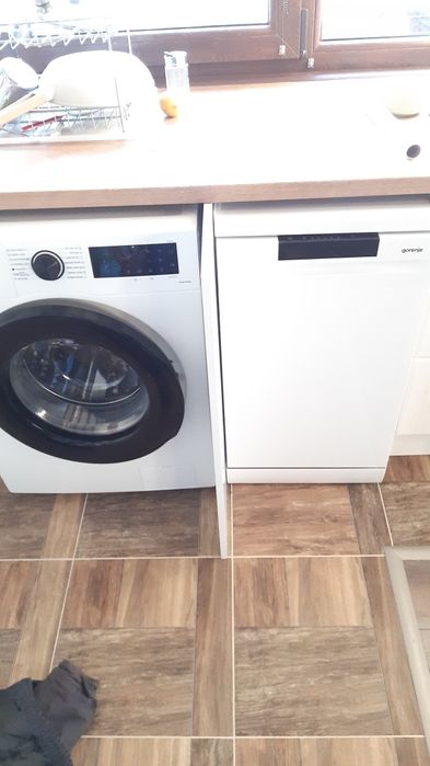 Преградна плоскост, между пералня и съдомиялня бяла