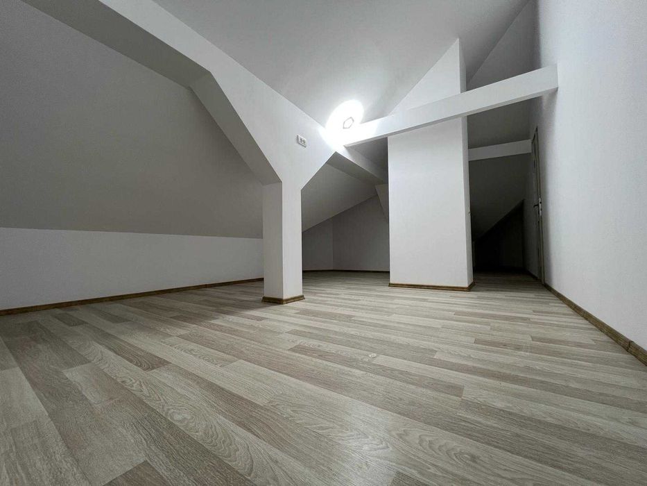 Apartament in vila plus curte de vanzare ultra central!
