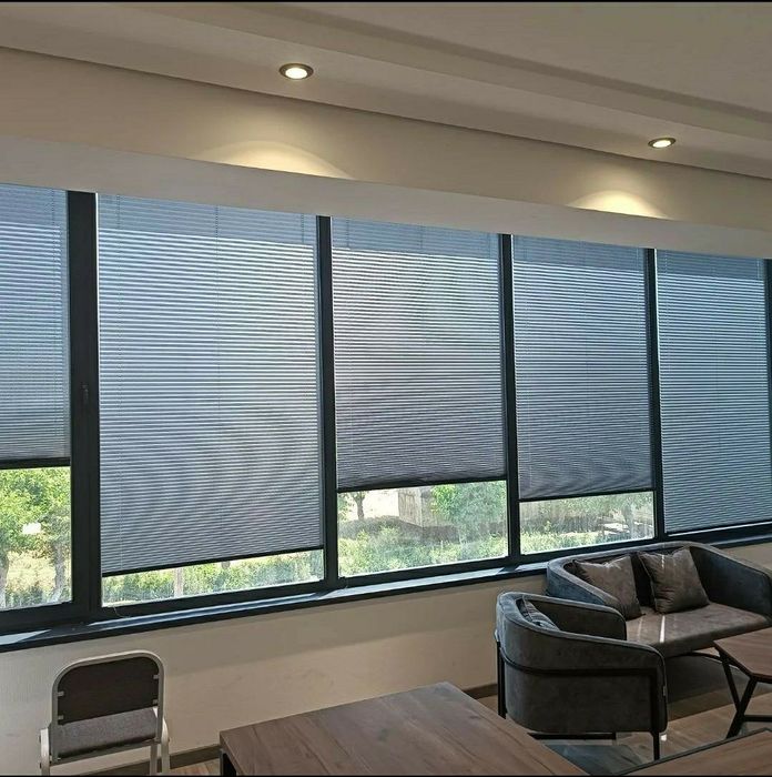 Bizda barcha turdagi jalyuzilar bor