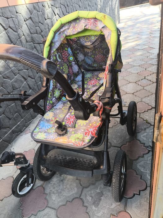 Продам коляску,одну отдам бесплатно