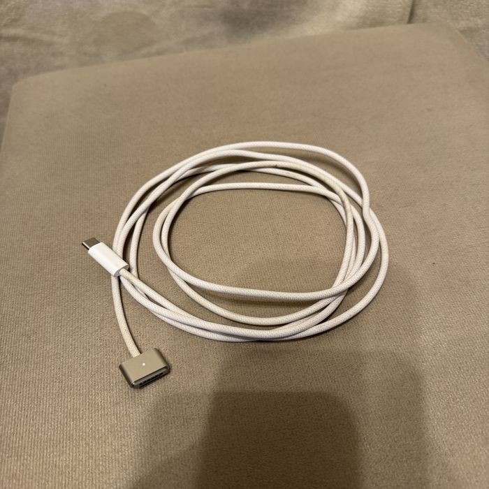 Vând cablu Apple USB-C la MagSafe 3