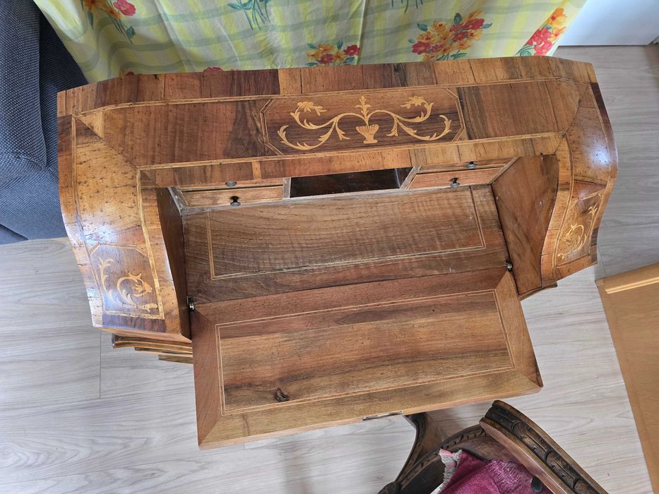 Бюро секретар с интарзии.