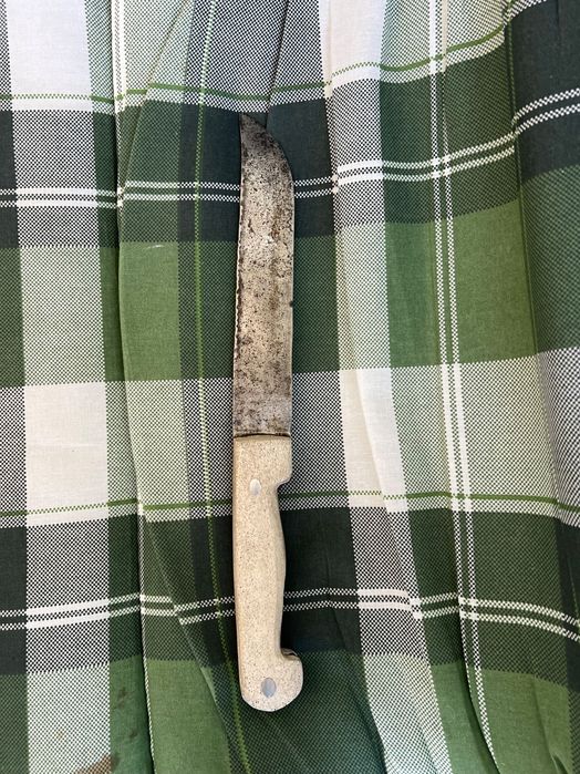 Стоманен нож с костна дръжка