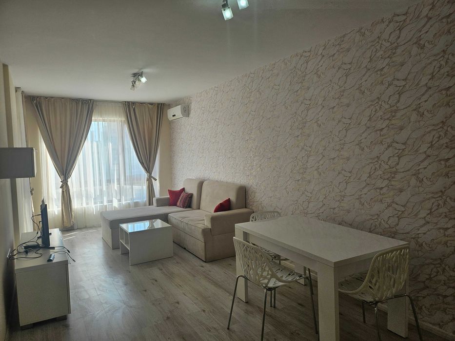 Продава се Двустаен апартамент в Варна, Аспарухово - 81 кв.м за 1544 €/кв.м - Снимка #1