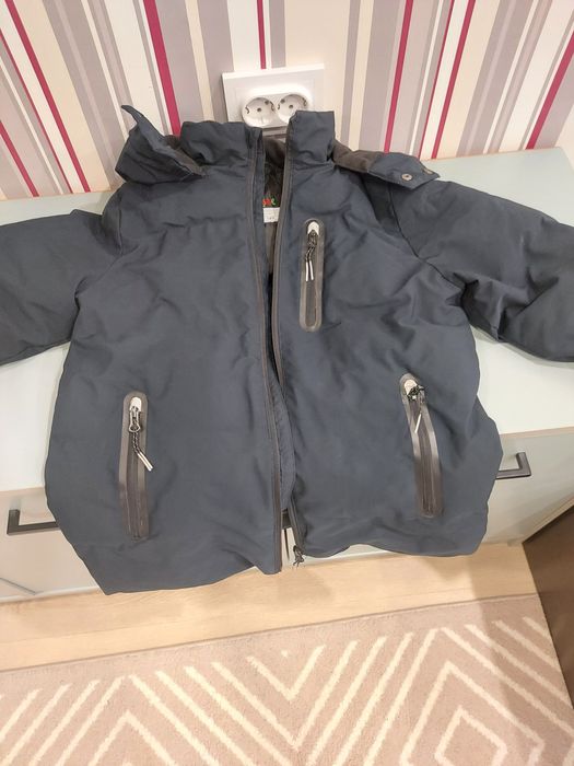 Продам детскую куртку