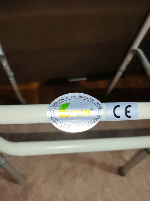 Premergător , cârja subaxilara  noi