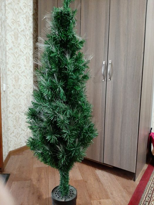 Продам елки 2 шт.
