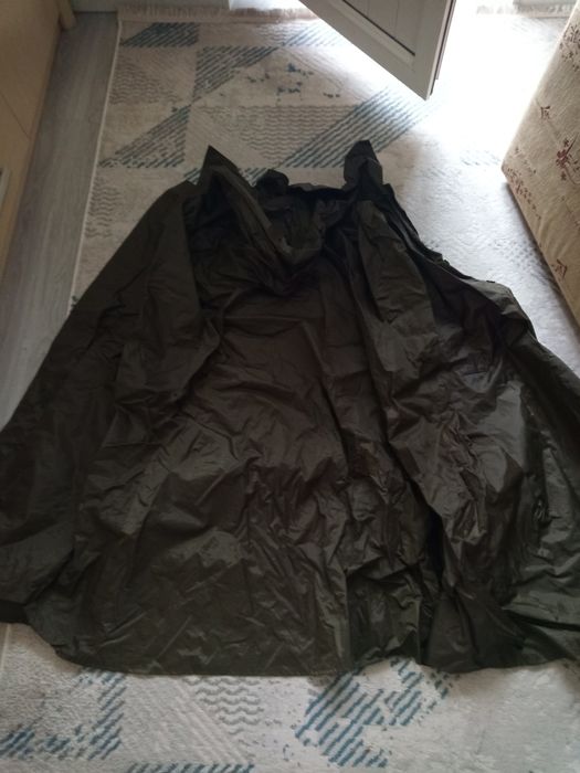 Плащ-накидка темно-коричневого цвета