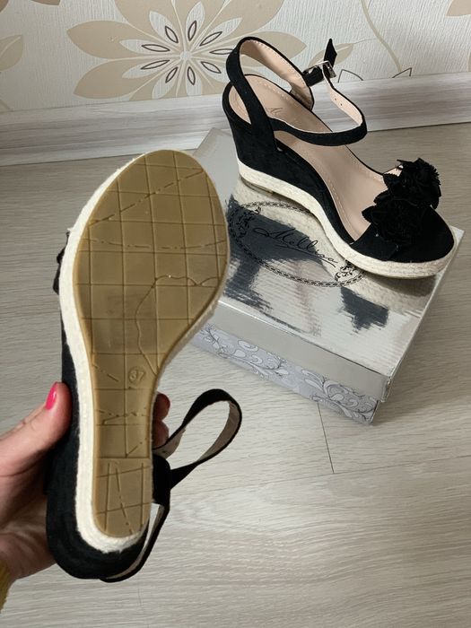 Черни обувки на платформа - 37 р-р