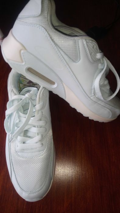 Нови кожено маратонки