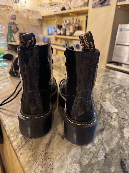 Оригинални Dr.Martens чисто нови ботуши