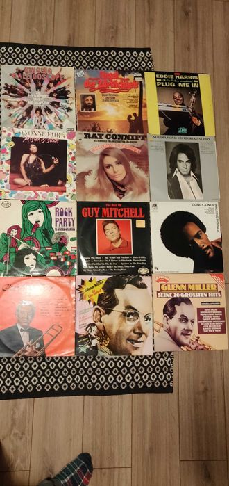 Vând viniluri cu muzică veche