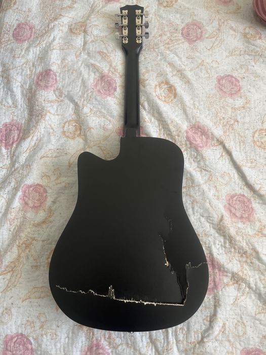 Гитара шесть струн