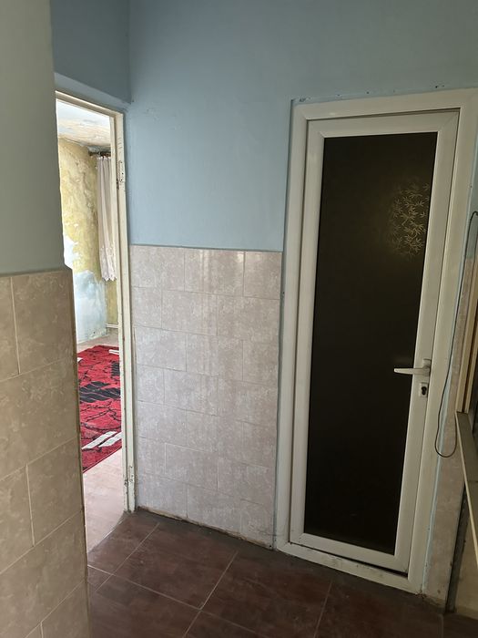 Vând apartament cu 3 camere  etaj 4