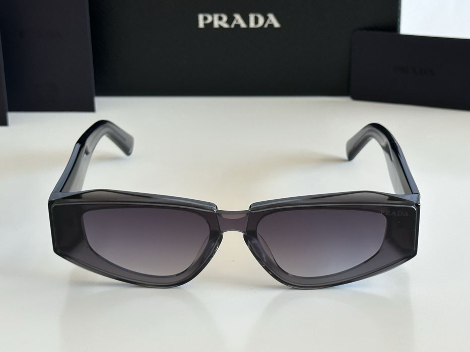 Слънчеви очила Prada