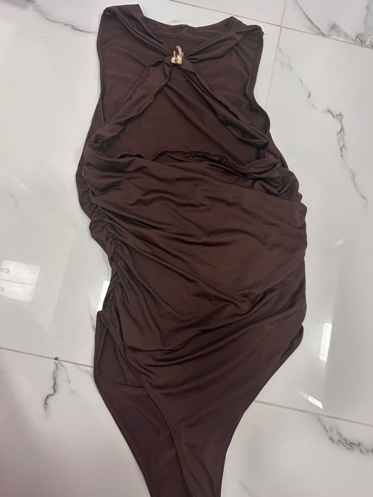 Боди Хит Кафяво с брошка