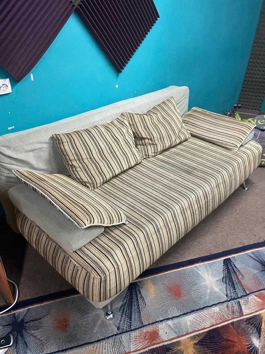 Самый Обычный, хороший диван