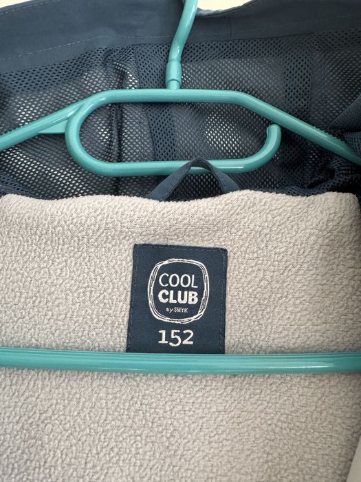 Продавам 2бр. момчешки якета 152 размер