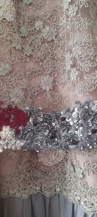 Rochie de ocazie deosenita din materiale de inalta calitate.