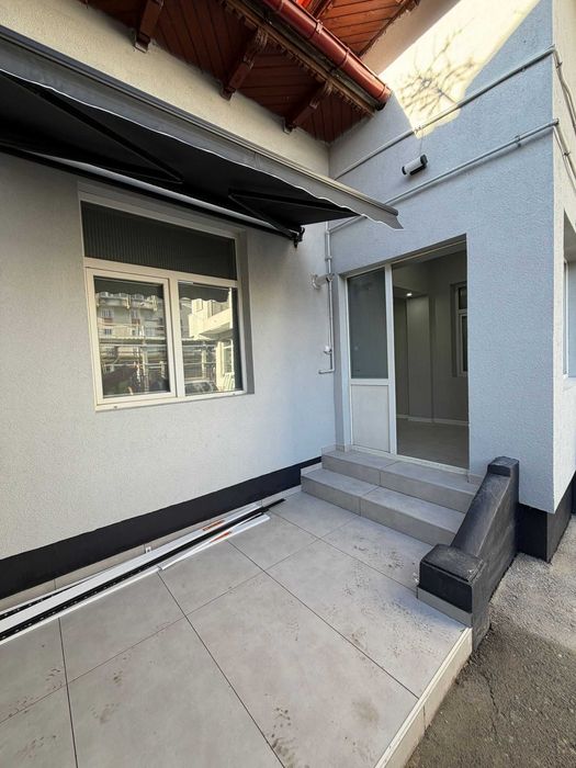 Inchiriez spatiu + curte interioara - Piata Traian